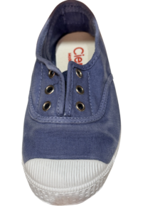 Blue laceless sneaker with a white rubber sole and metal eyelets. Cienta branding visible inside.